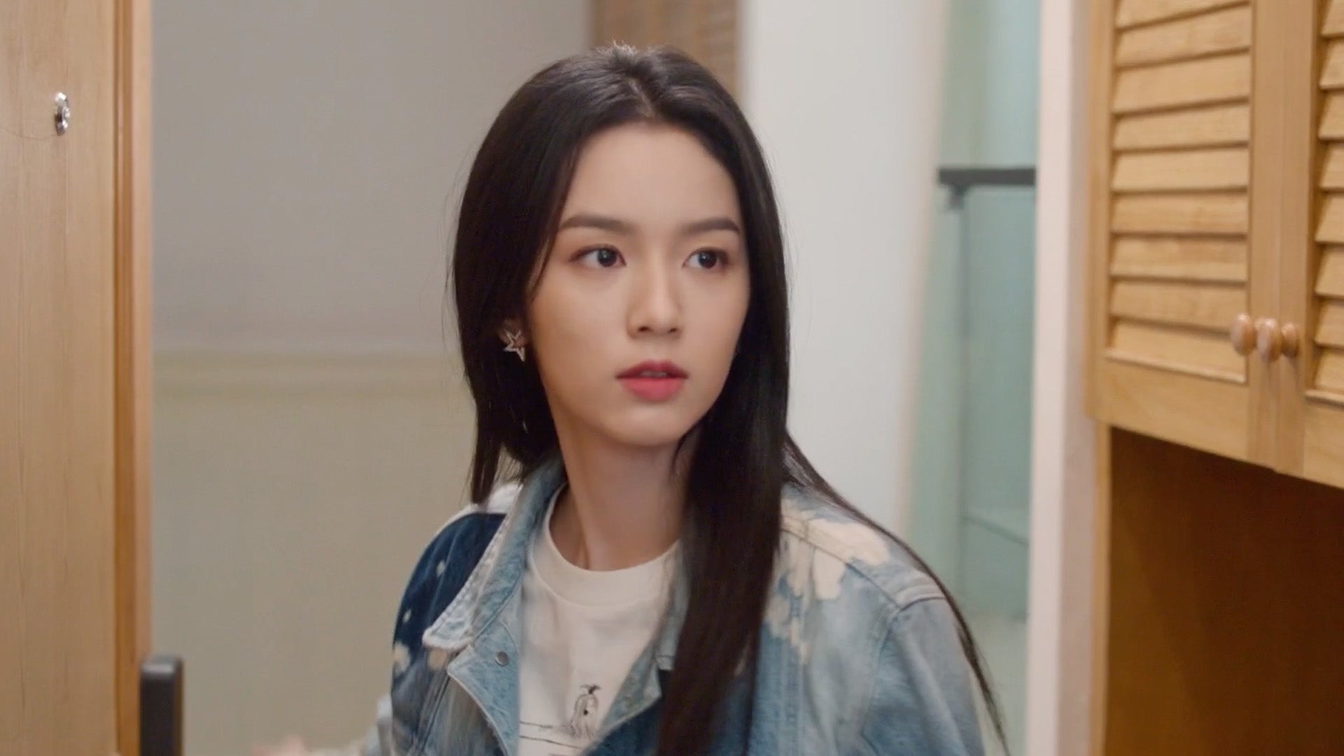 Everyone Loves Me season 1 episode 8 on undefined